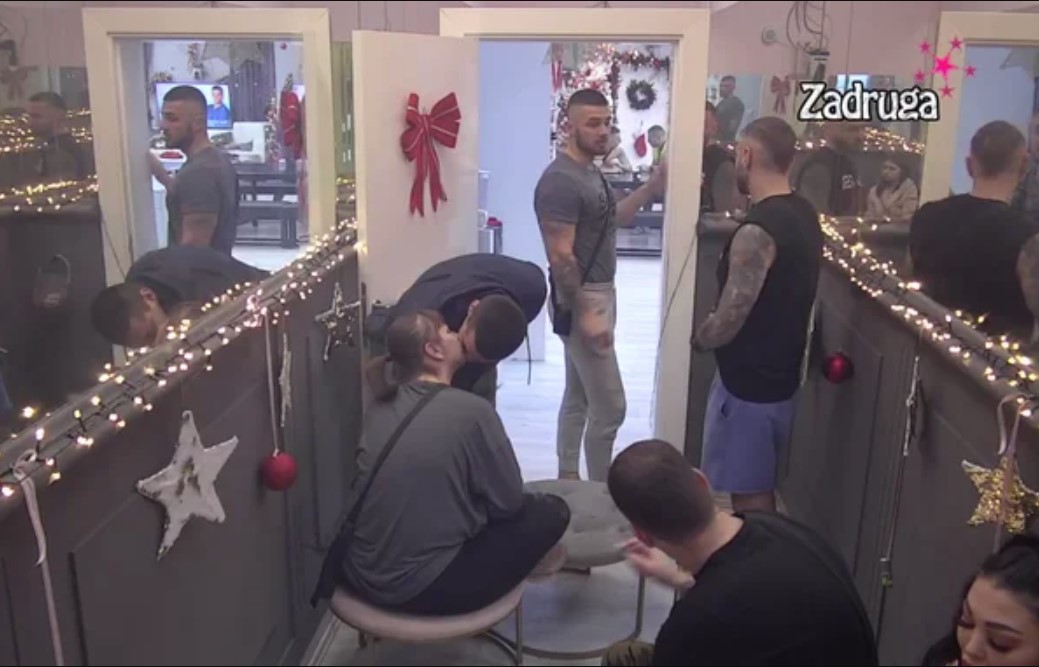 ON NE MOŽE BEZ NJE, A ONA NI SAMA SA SOBOM Bebica ljubio Miljanu pred punom pušionicom! (VIDEO)