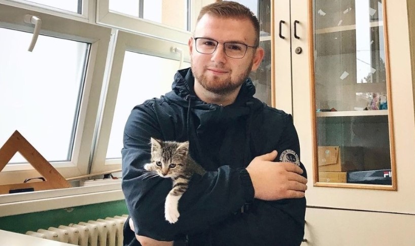 MATEMATIKA NIJE BAUK AKO IMATE OVAKVOG NASTAVNIKA Za učenike pred svaki kontrolni rad ima poklon (VIDEO)