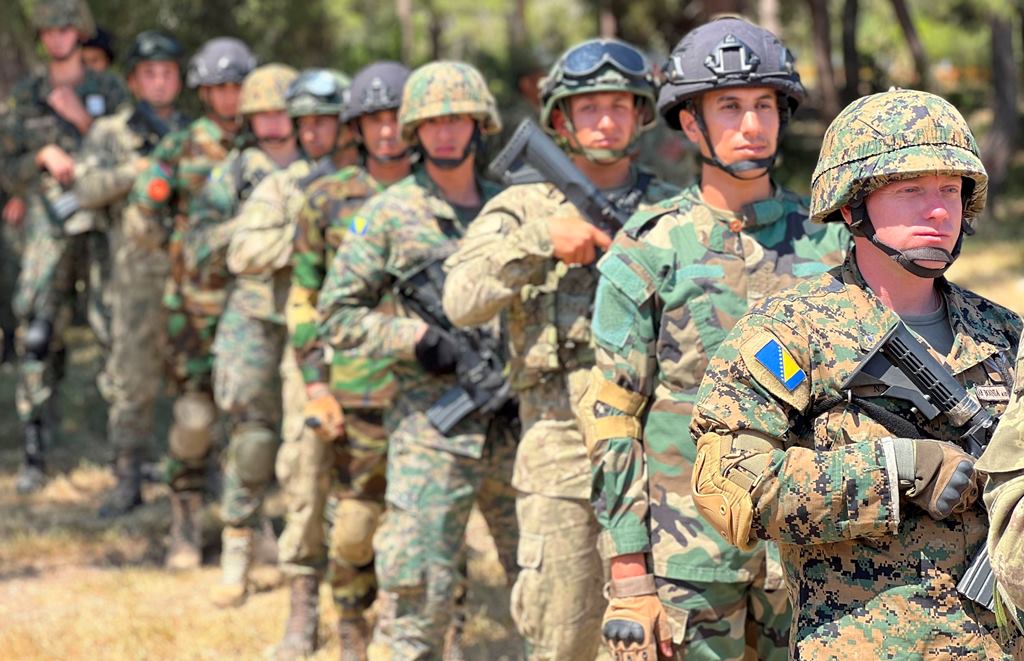 ZADUŽILI UNIFORME Počela osnovna vojnička obuka za 250 kandidata OS BiH