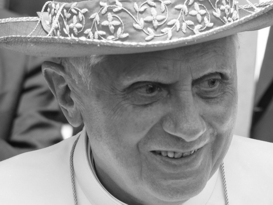 PREMINUO JE PAPA BENEDIKT XVI Jedini koji je odstupio sa dužnosti u gotovo 600 godina