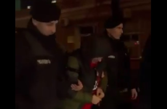 Privođenje uhapšenih u akciji "Hornet", osumnjičeni za dilanje marihuane (VIDEO)