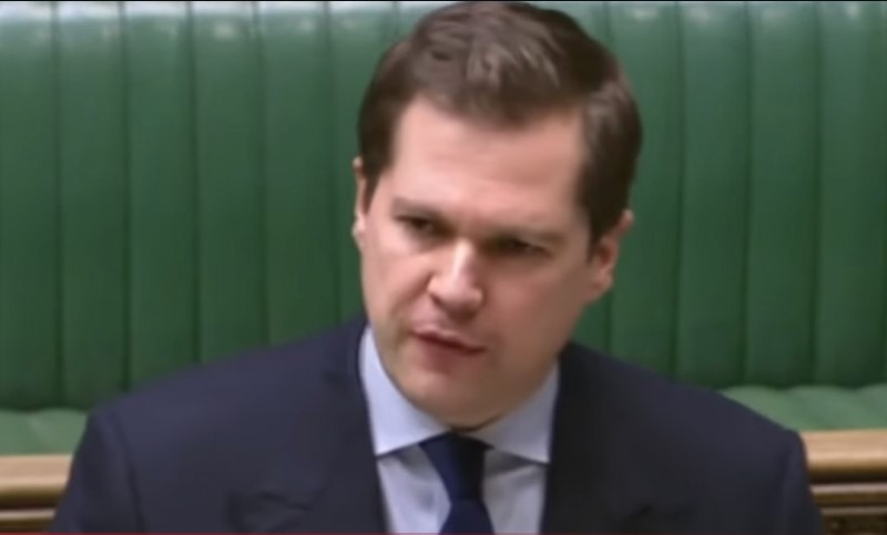 BRITANSKI MINISTAR ZA MIGRACIJE ROBERT DŽENRIK Albancima treba zabraniti da podnose zahtjeve za azil