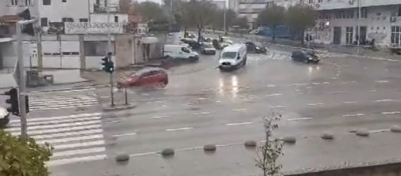 PALO PREKO 100 LITARA KIŠE PO KVADRATU Jako nevrijeme u Dalmaciji, dio Splita pod vodom