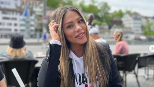 POKAZALA UTEGNUTO TIJELO: Sandra Afrika nastupala u providnom kombinezonu (VIDEO)