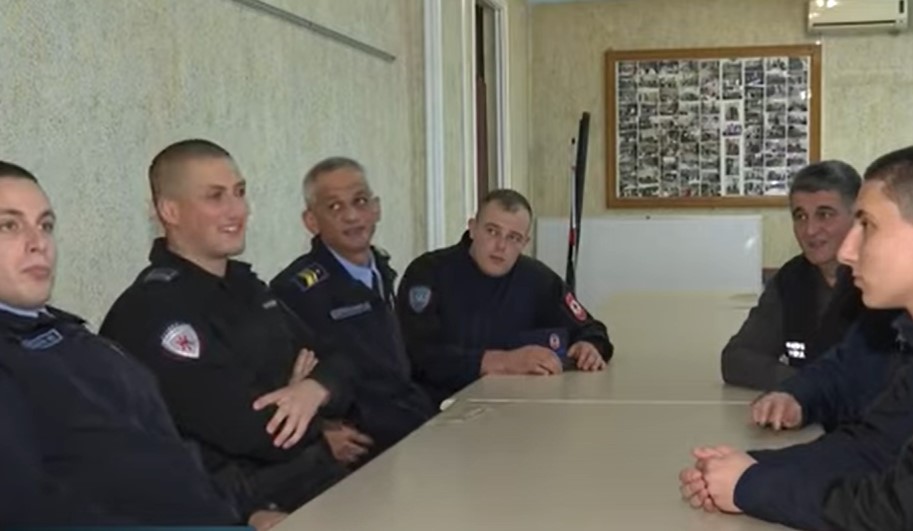 PLAVA UNIFORMA TRADICIJA U PORODICI Pet očeva i pet sinova, svi zajedno u Policijskoj stanici Derventa