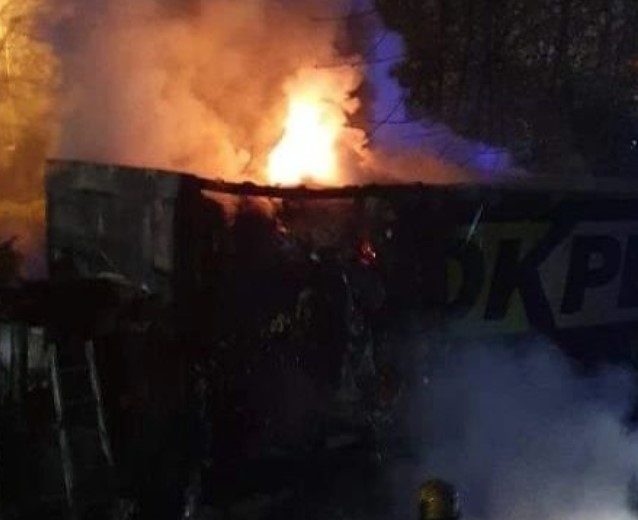 ZAPALIO SE ŠLEPER Vatrogasci na licu mjesta, saobraćaj obustavljen (VIDEO)