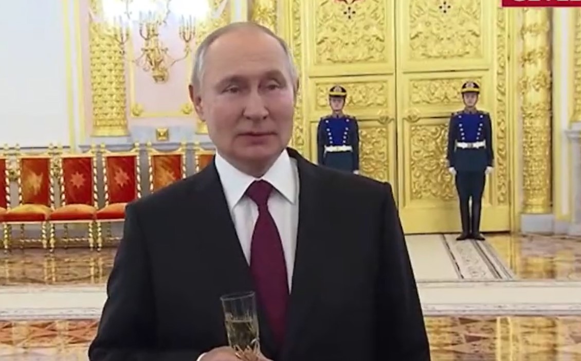 "NE MOŽE SEBI DA PRIUŠTI NIJEDAN DAN ODMORA" Putin i ovaj dan provodi radno: To je moj rođendan, a ne državni praznik