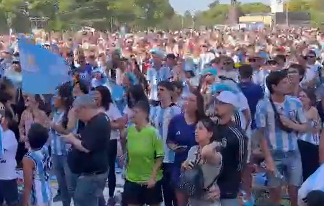 LUDNICA U BUENOS AIRESU NAKON POBJEDE ARGENTINE Scene slavlja navijača obišle planetu (VIDEO)
