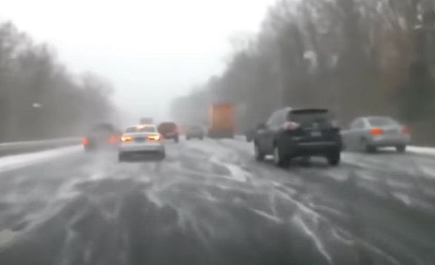 "CRNI LED" NAPRAVIO POMETNJU U NJEMAČKOJ Otkazani letovi, nastava, dvoje ljudi poginulo