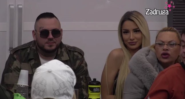 GUTA JE POGLEDOM! Car sjeo pored Aleks, nije odolio prizoru, pa je odmah uputio škakljivo pitanje! (VIDEO)
