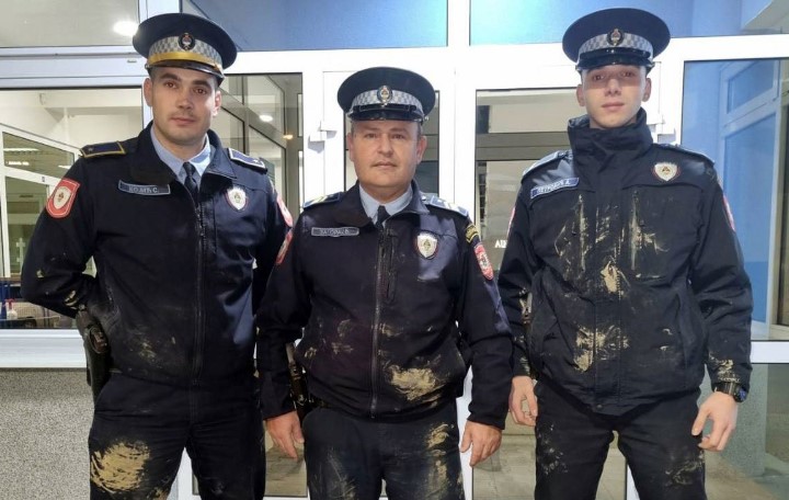 HEROJSKI POTEZ POLICAJACA IZ GRADIŠKE Pronašli i spasli muškarca čiji je nestanak prijavljen juče