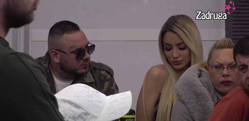 NISU ČASILI ČASA! Aleks i Car ponovo spojili dušeke, pa počeli da razmjenjuju nježnosti, ona počela da plače! (VIDEO)