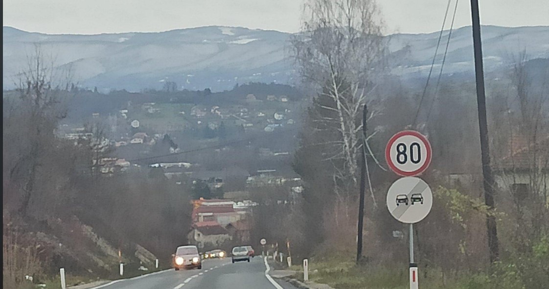 STANJE NA PUTEVIMA Povećana opasnost od odrona, u kotlinama mjestimična magla