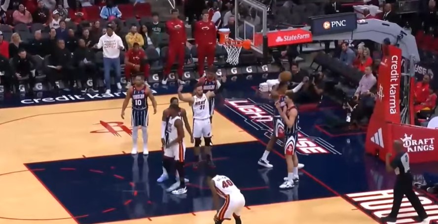 MARJANOVIĆ I JOVIĆ S KLUPA ODGLEDALI DUEL Hiro oborio rekord i ubacio 10 trojki (VIDEO)
