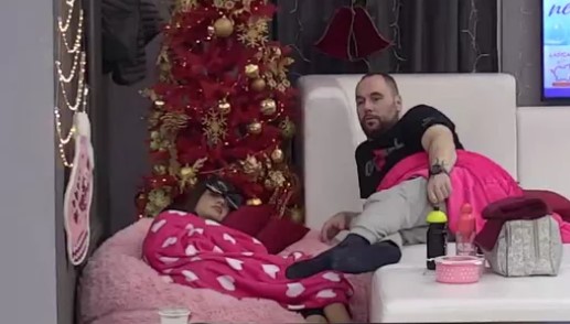 "MORAĆEŠ DA MI POSVETIŠ VIŠE PAŽNJE" Anđela jasno stavila do znanja šta želi od Zvezdana! Njemu to i nije teško palo! (VIDEO)