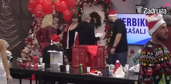 MALI ŽELJKO BI BIO PONOSAN! Marija, Ivan i Miljana prvi put kao porodica pozirali pred objektivom! (VIDEO)