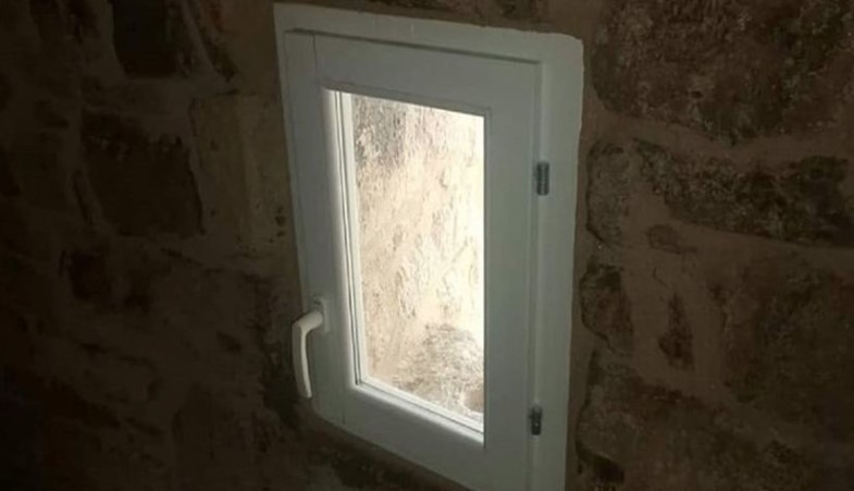 BALKANCI ŠOKIRALI SVIJET Ugradili PVC prozore na tvrđavu iz 5. vijeka