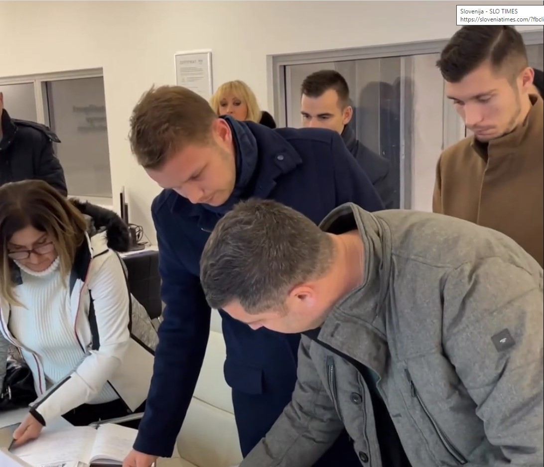 GRADONAČELNIK BANUO U TOPLANU, DIREKTOR SE PREZNOJIO Nakon žalbi građana, Stanivuković se lično uvjerio kako radi preduzeće