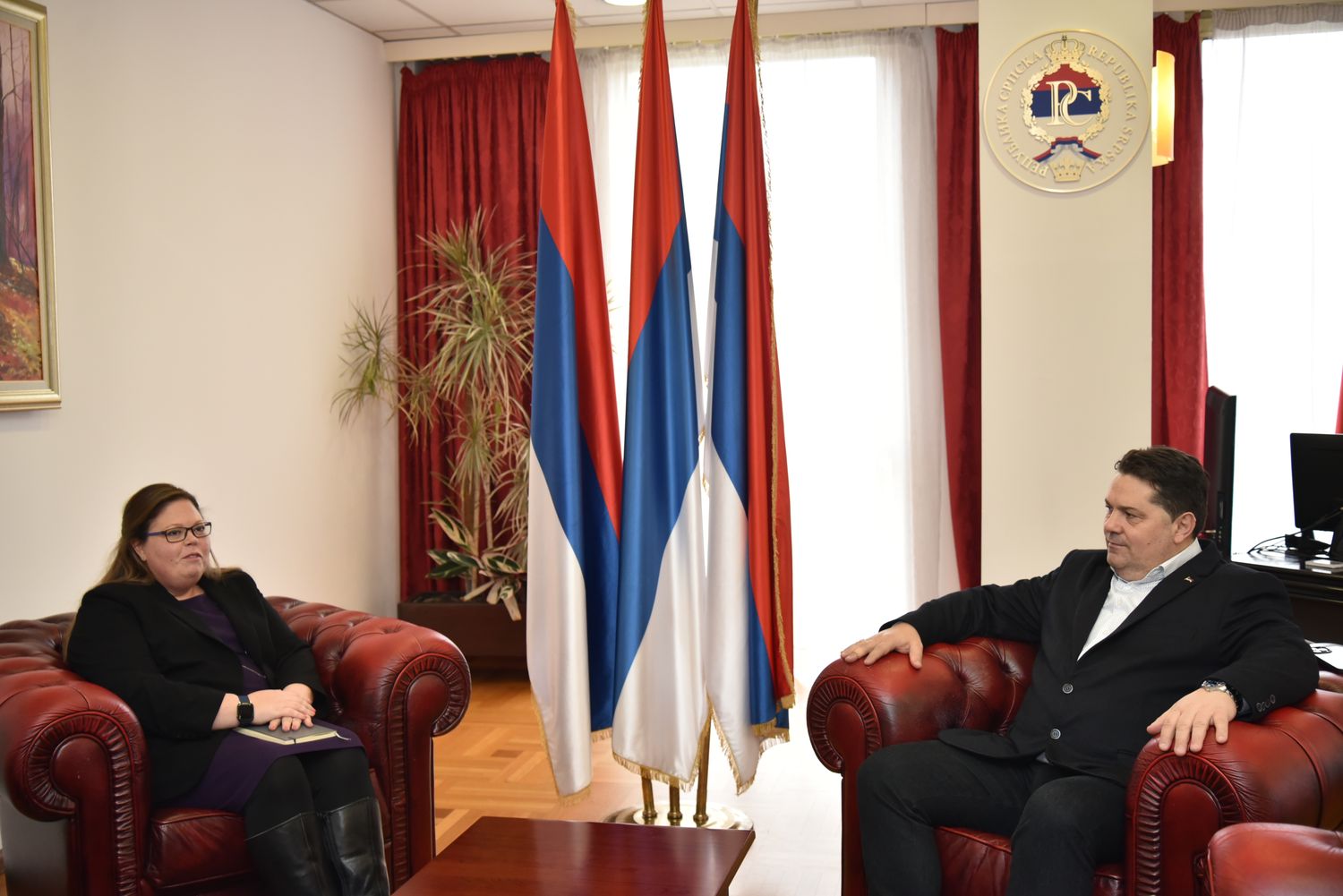 PREDSJEDNIK PARLAMENTA UPOZORIO NA UGROŽAVANJE PRAVA SRPSKOG NARODA Stevandić razgovarao sa šefom Kancelarije Ambasade SAD u BiH Brajanom Pauers