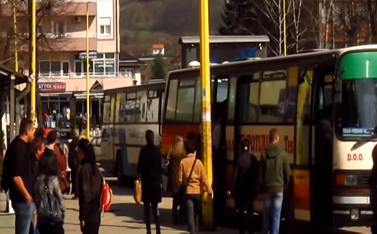 POLICIJA U POTRAZI ZA LOPOVIMA Opljačkana pumpa u Tesliću