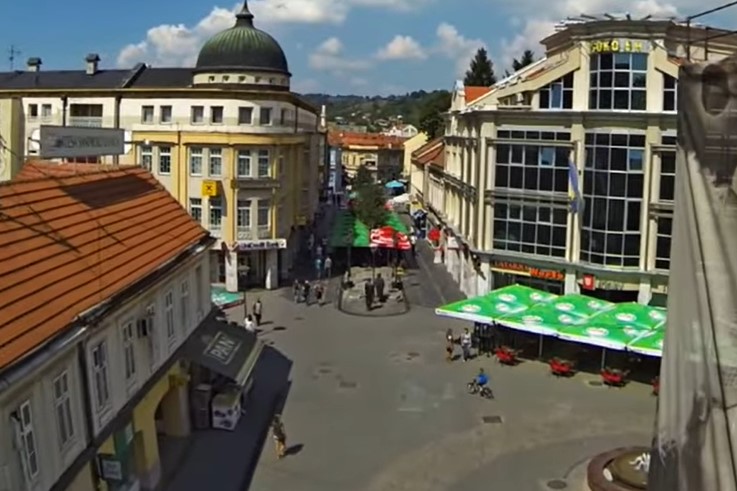 VLASNIKA JUTROS DOČEKAO STRAŠAN PRIZOR Opljačkana zlatara u centru Tuzle, ukradena velika količina zlata