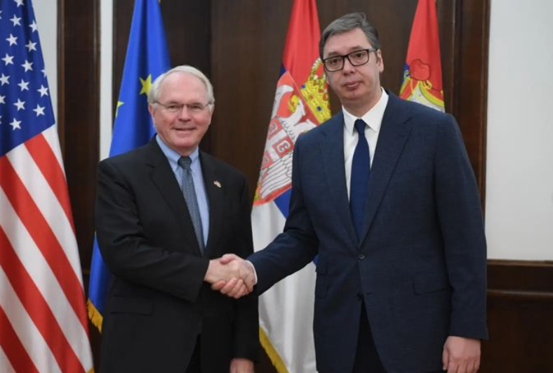PRIORITET - OČUVANJE MIRA NA KOSMETU I U REGIONU Vučić se sastao sa Hilom: Mogući zajednički projekti