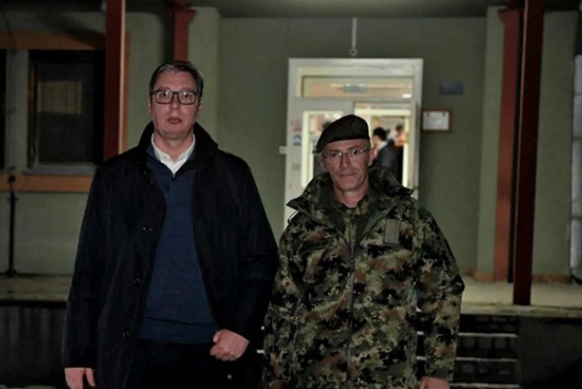 BARIKADE NA KOSOVU 19. DAN Vučić i Mojsilović obišli jedinice Vojske Srbije kod Raške