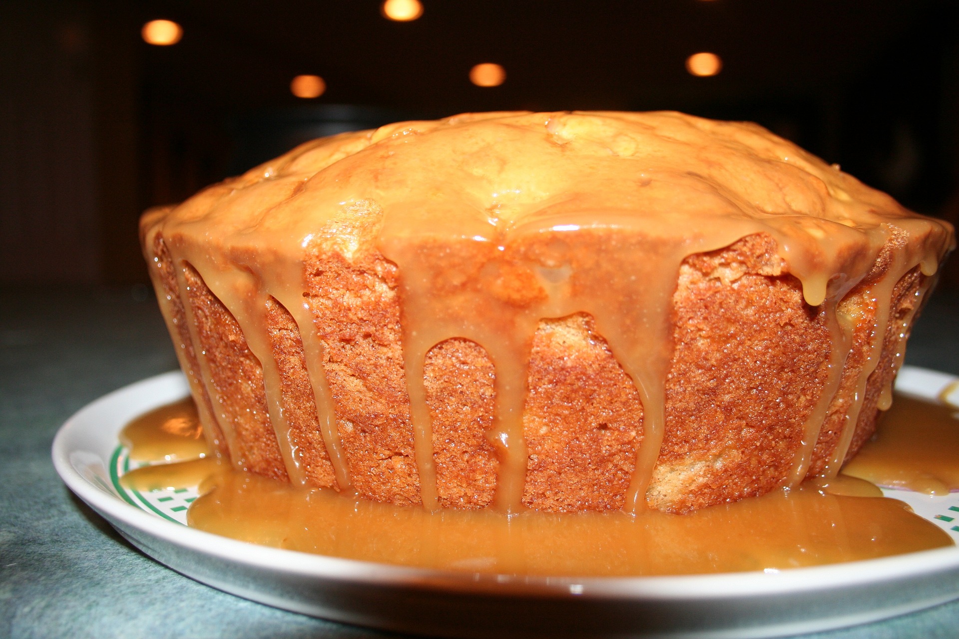 BOLJA O BILO KOJE DRUGE POSLASTICE Posna karamel torta sa bananama
