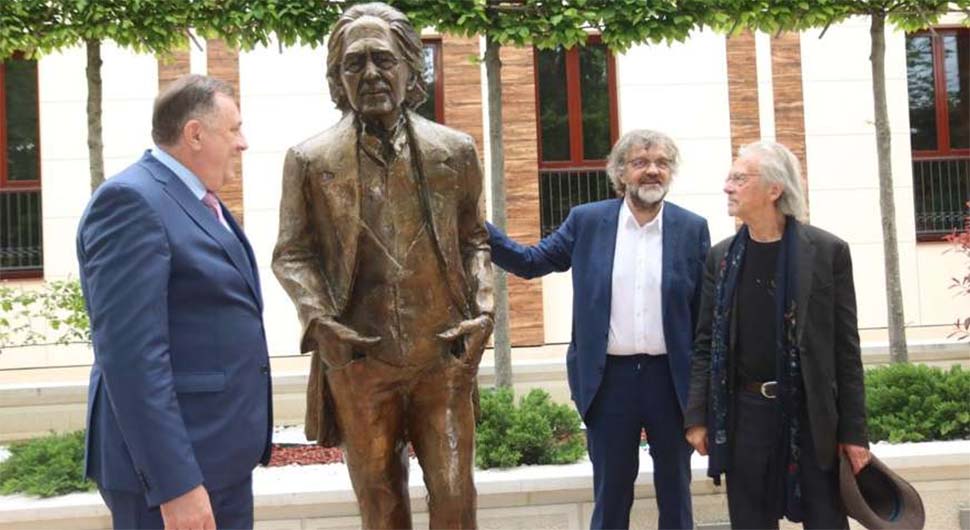 NOBELOVAC DANAS SLAVI ROĐENDAN Dodik čestitao Handkeu: "Prijatelj srpskog naroda"