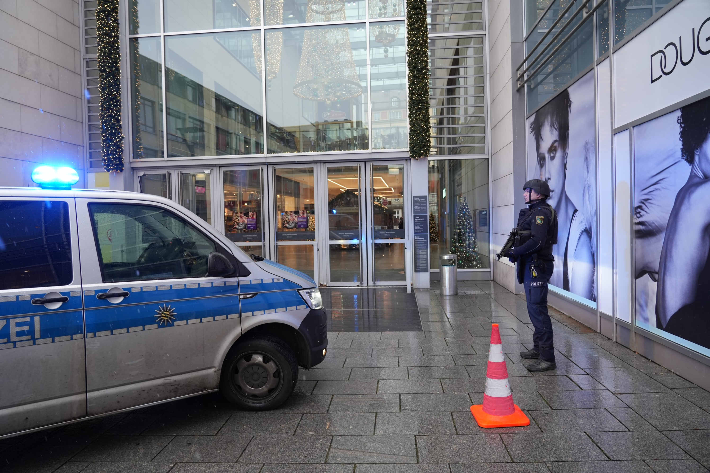 OKONČANA TALAČKA KRIZA U DREZDENU Muškarac (40) ubio majku, pa uzeo ženu i dijete za taoce u tržnom centru