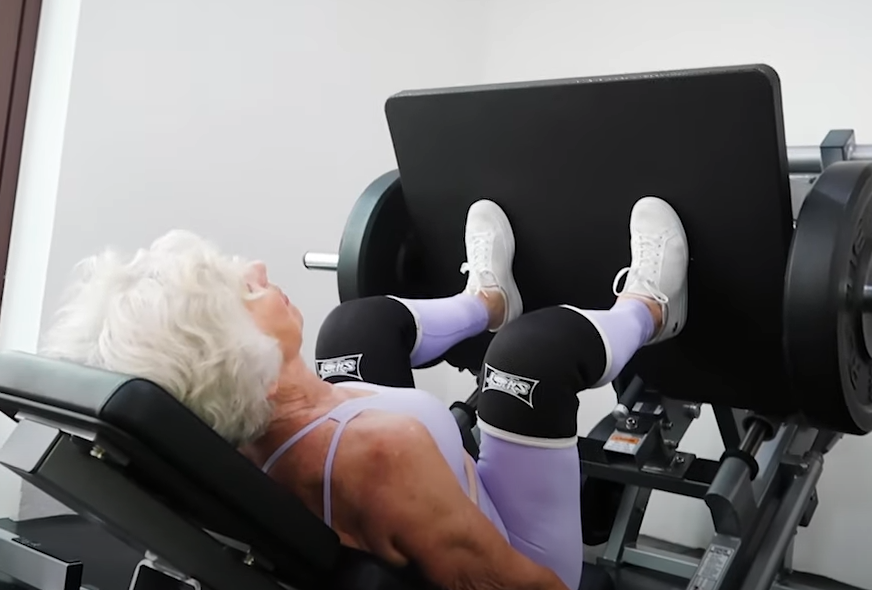 SUPERBAKA RAZBIJA PREDRASUDE Počela se baviti fitnessom u 70. godini i pokazala da su godine samo broj (VIDEO)