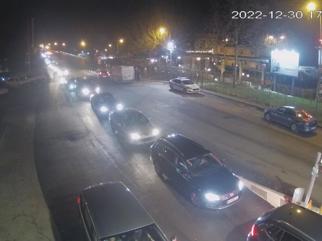 STIŽE DIJASPORA Kilometarske kolone na prelazima sa Hrvatskom