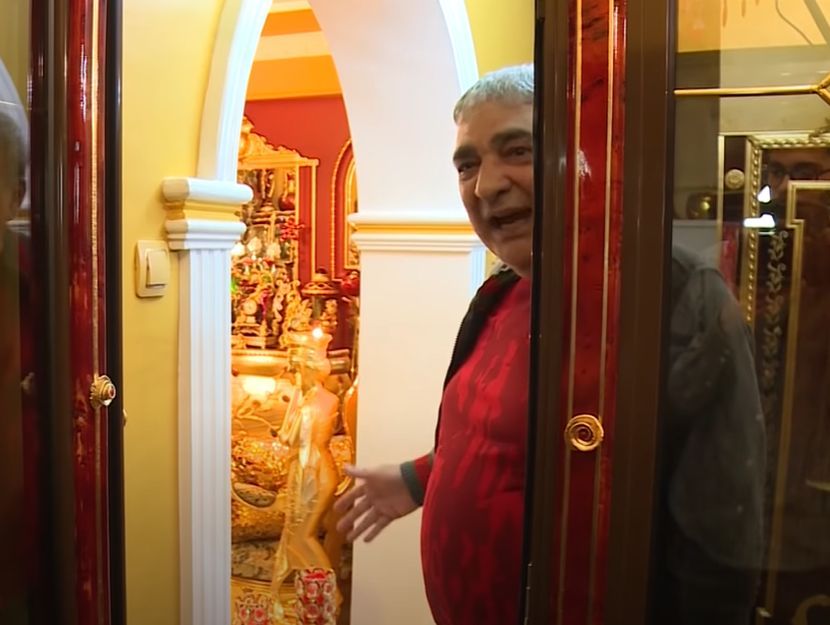 UNUTRAŠNJOST KUĆE KAO TUTANKAMONOVA GROBNICA Zavirite u dom Ljube Aličića - sve u svili i zlatu (FOTO)