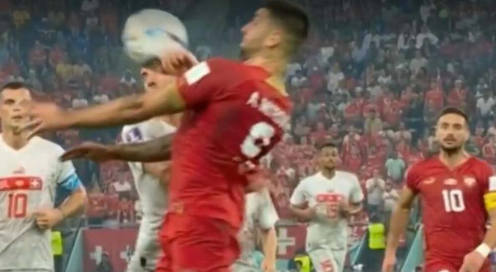 PONOVLJEN SCENARIO IZ 2018. Srbija oštećena protiv Švajcarske, eksperti poručili: "Bio je penal"