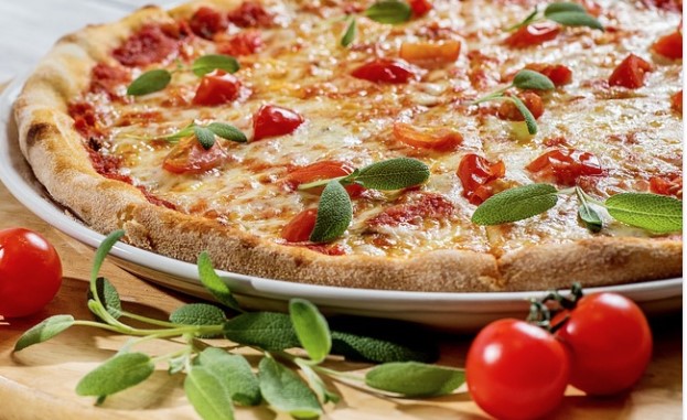 (FOTO) PREPEČENA DO MJERE DA NIJE BILA JESTIVA Naručio picu, a kada ga je dostavljač dočekao na vratima smučilo mu se
