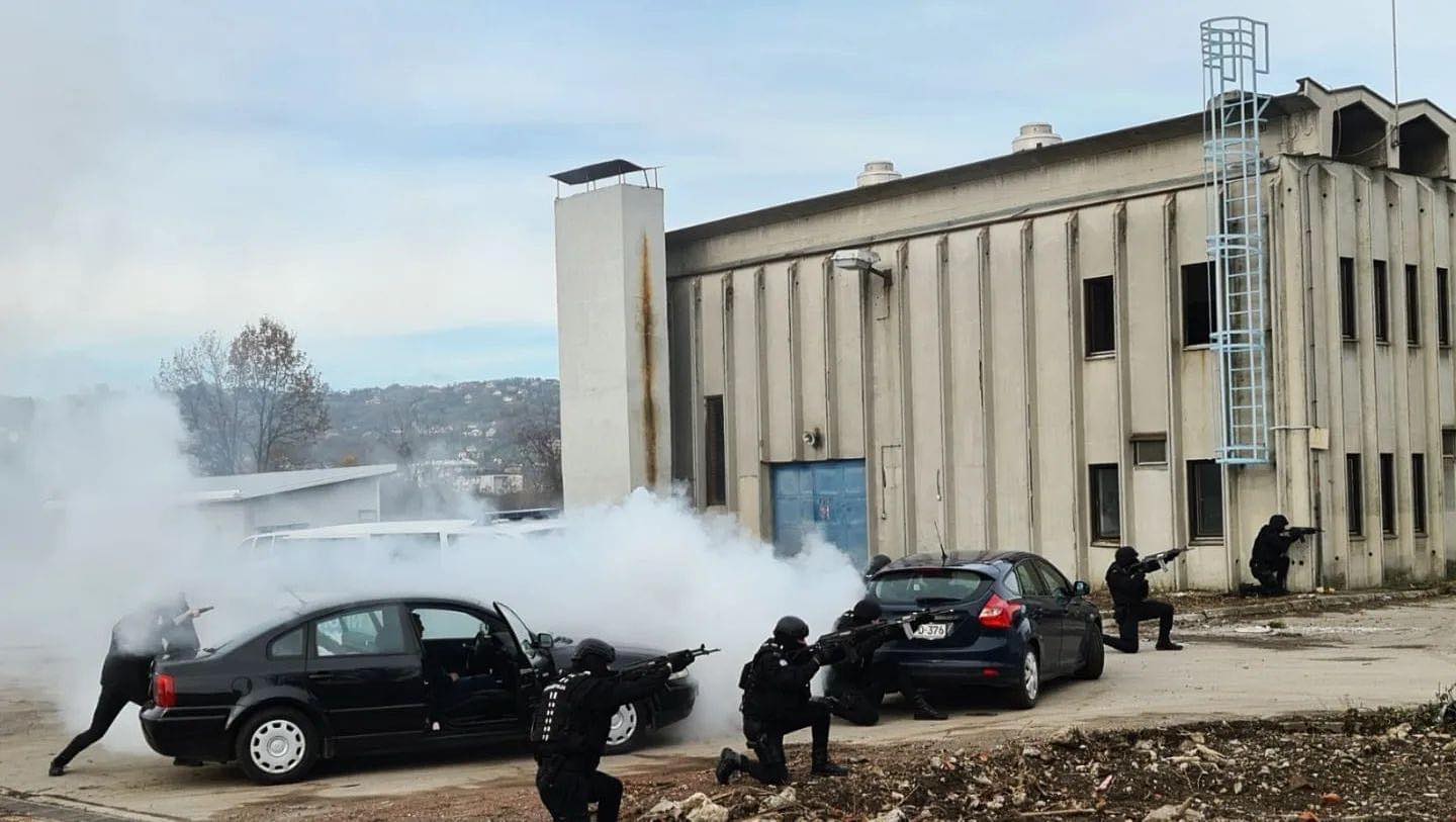 ŠTA SE DEŠAVA NA MANJAČI? Zabrinuti građani u panici zvali policiju, a evo o čemu je zapravo riječ (FOTO)