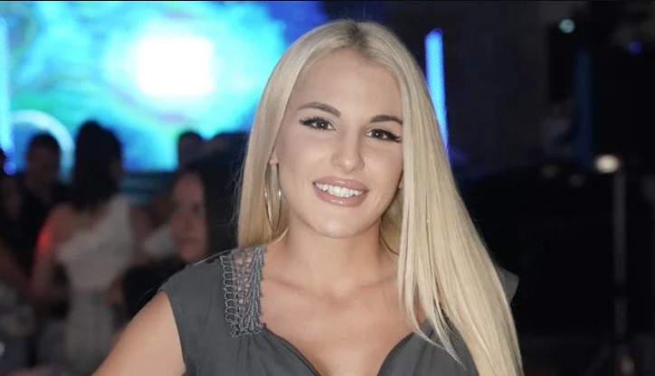 "JESI REALAN, SRAM TE BILO" Sara Reljić otkrila kako je doživjela neprijatnost na nastupu kada joj je spala haljina