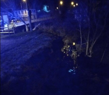DETALJI TRAGEDIJE U SRPSKIM TOPLICAMA Povrijeđeni mladić molio mještane da pomognu njegovom drugu koji je ostao zaglavljen u vozilu