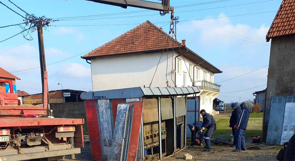 AUTOM SE ZABIO U TRAFO-STANICU Dio Bijeljine bez struje zbog nesavjesnog vozača (FOTO)