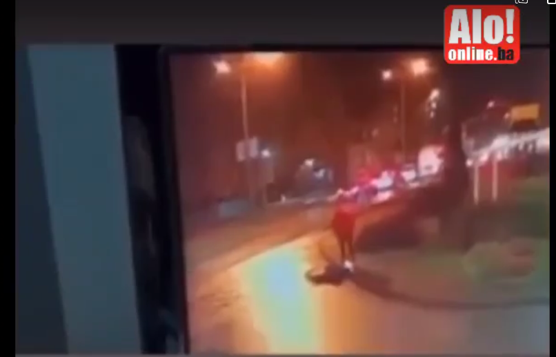 EKSKLUZIVAN (UZNEMIRUJUĆI) VIDEO KRVAVOG POHODA U BANJALUCI Napadač bez milosti ubija mladića dok leži na zemlji