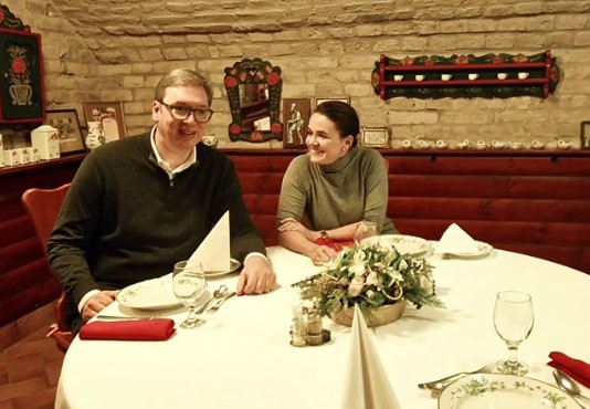 VUČIĆ PORUČIO IZ MAĐARSKE: "Odnosi Srbije i ove zemlje nikada nisu bili na višem nivou" (FOTO)