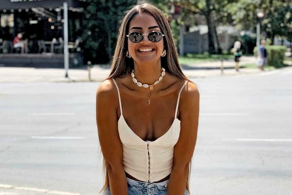 OVAKO JE ANĐELA ĐURIČIĆ IZGLEDALA PRIJE MNOGO GODINA Zadrugarka neprepoznatljiva, ne liči na sebe (FOTO)
