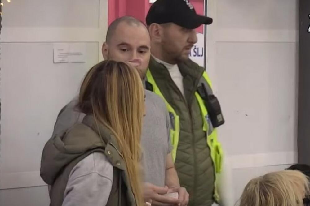 ZADRUGAR NASRNUO NA ANU Udario je laktom, obezbjeđenje odmah reagovalo (VIDEO)