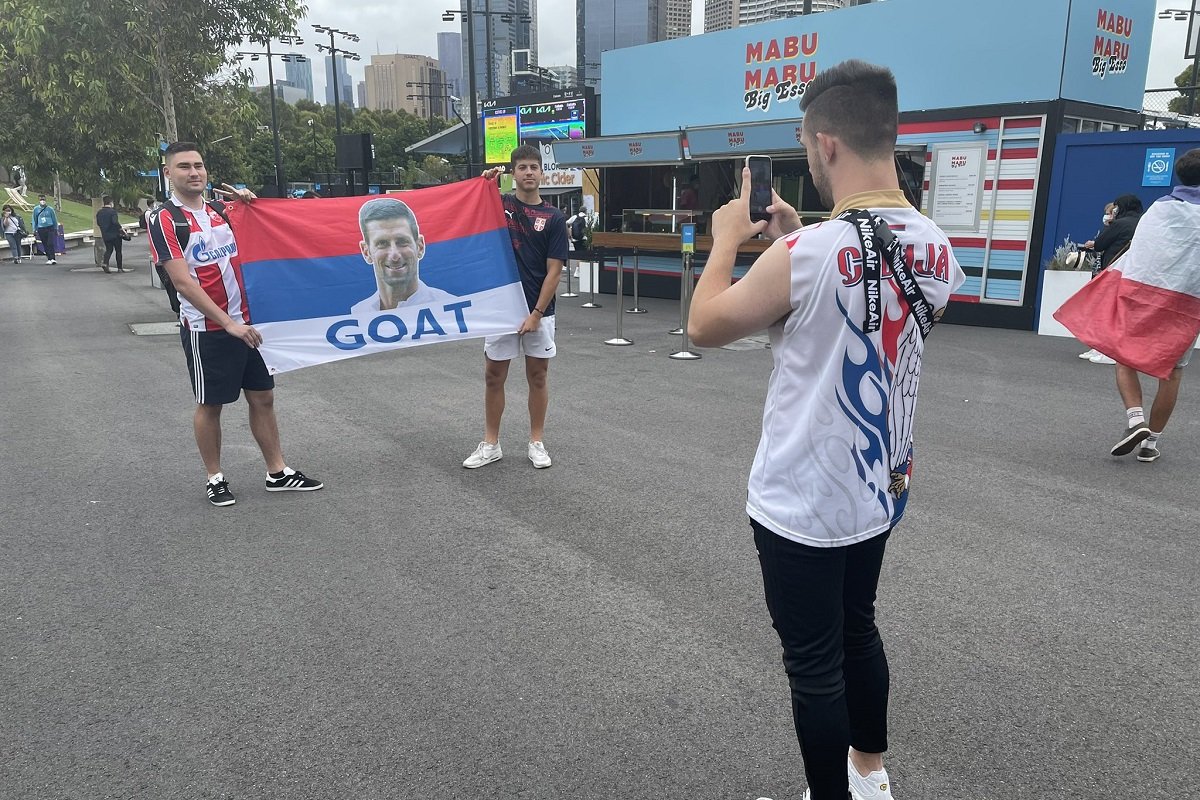 SKANDAL U AUSTRALIJI Htjeli oduzeti srpske zastave na AO, mislili da su ruske (VIDEO)