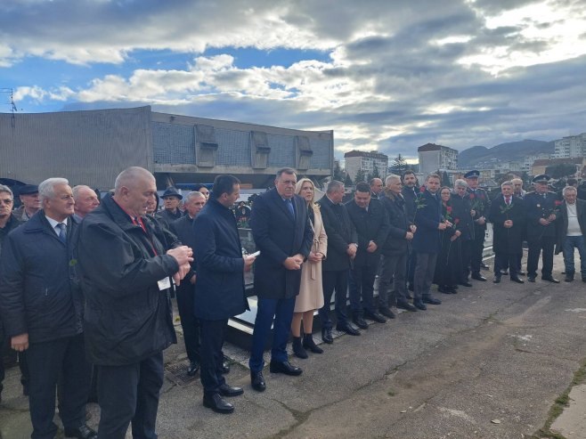 U BANJALUCI POLOŽENI VIJENCI PALIM BORCIMA! Cvijanovićeva: "Vjerujem u Srpsku"
