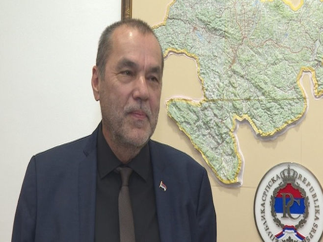 FRANCUSKI LJEKAR I PUKOVNIK U PENZIJI ŠIRI ISTINU O STRADANJU SRBA Na Kosovo je otišao na poziv patrijarha Pavla, u Beogradu bio tokom bombardovanja, a RS vidi kao sigurno utočište za sve srpskog roda