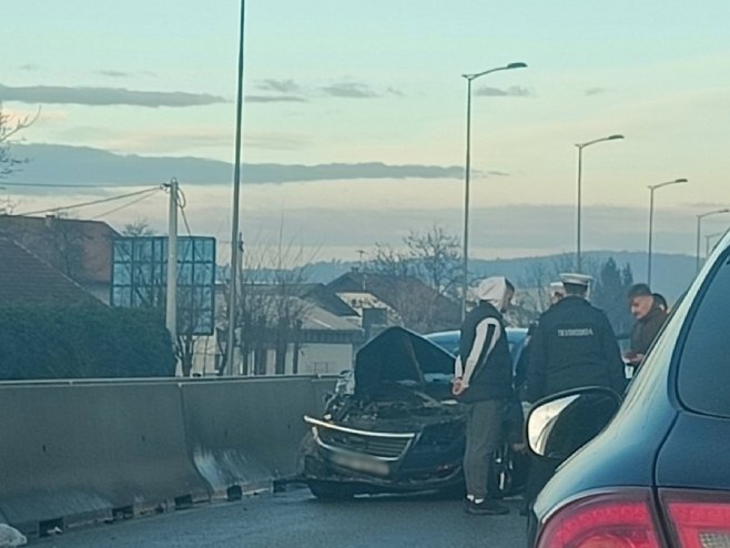 POLUPANO VIŠE VOZILA Nova nezgoda na brzoj cesti Banjaluka - Klašnice