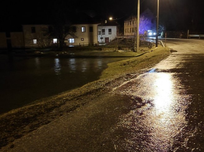 Za sat vremena 100 volontera spasilo brojne kuće od poplava
