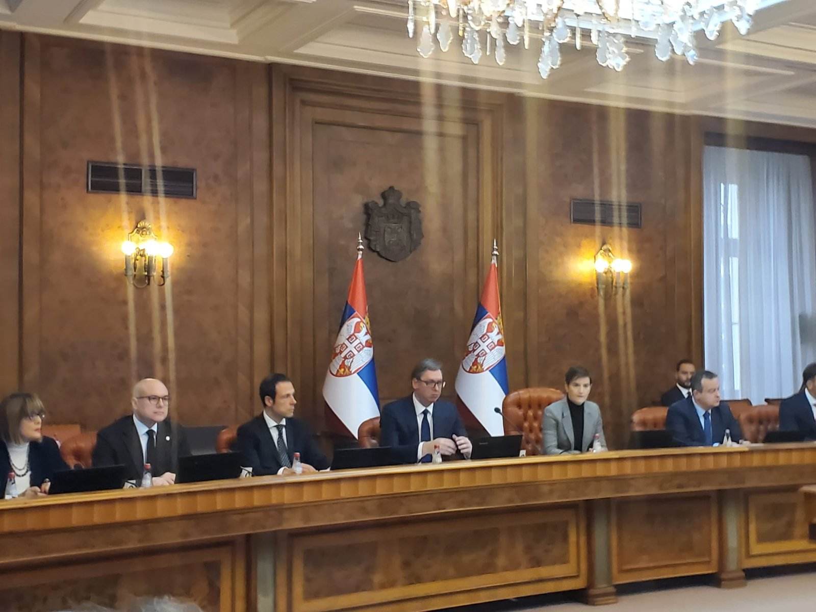 ZAVRŠENA SJEDNICA VLADE SRBIJE Vučićevo obraćanje građanima večeras