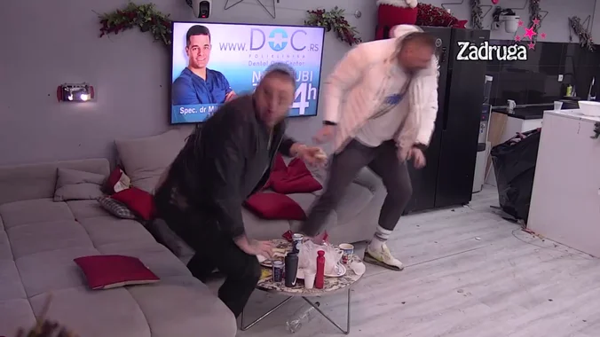 SNIMAK KOJI ĆE VAS NASMIJATI DO SUZA Janjuš odlučio da Caru napravi zvrčku, Filip skočio od straha (VIDEO)